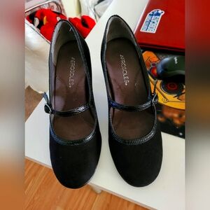 Womens aerosoles high heel shoes